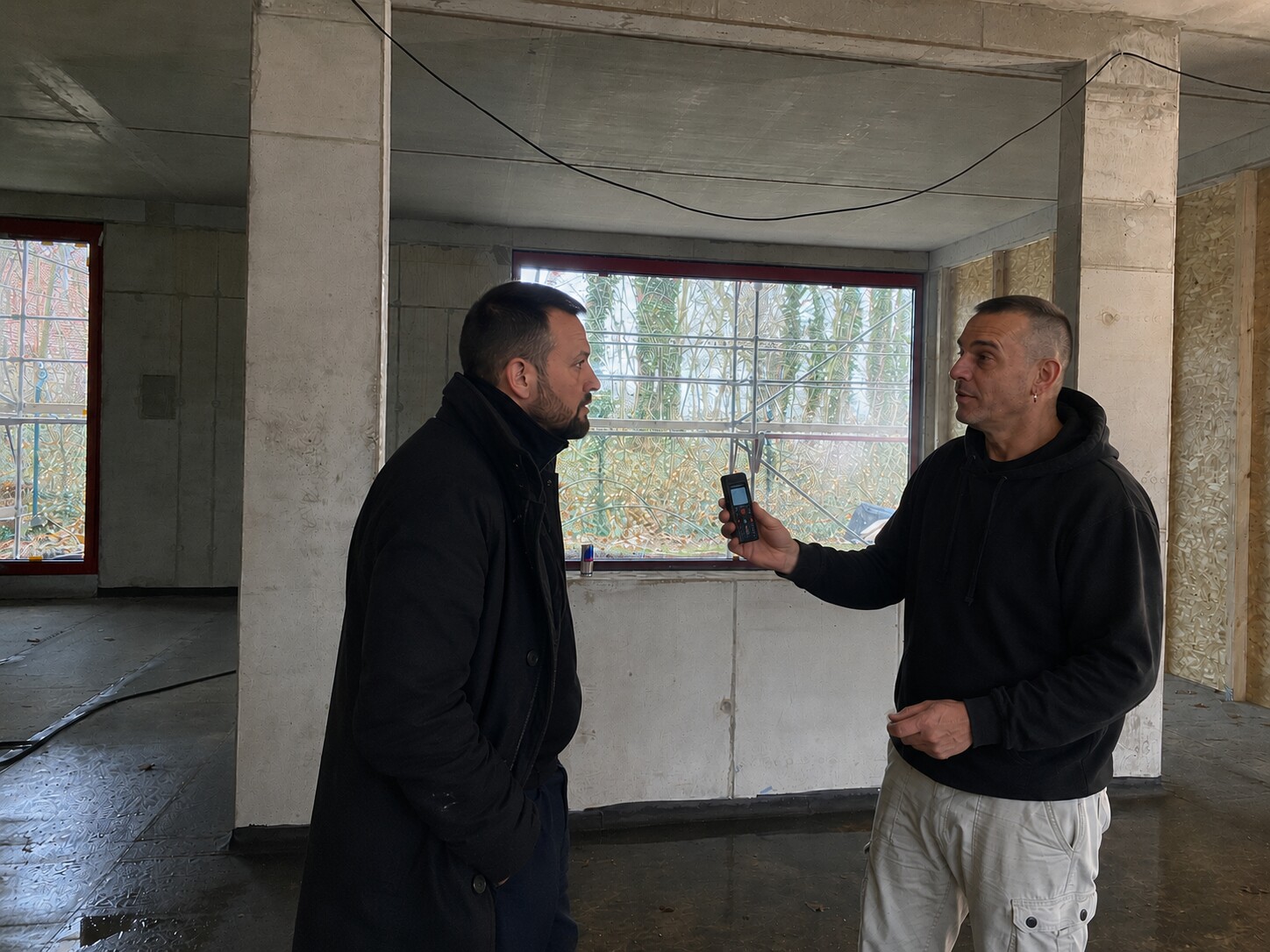 Baubesprechung für ein maßgefertigtes Aquarium auf der Baustelle